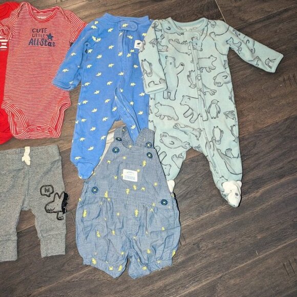 Huge Lot 13 Infant Boys Newborn 0/3 Months Sleepers Tops Onesies Pants Pajama PJ - Picture 4 of 4